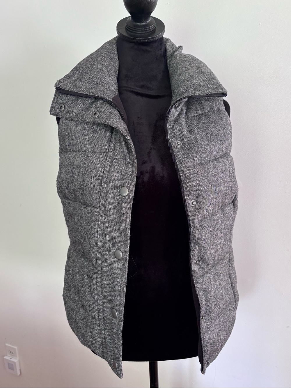 Old Navy Gray Quilted Puffer Vest